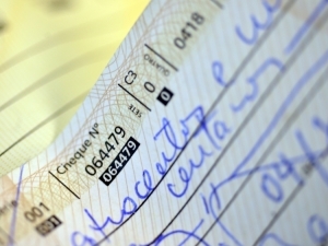 Juros do cheque especial e empréstimo pessoal recuam em 2013, aponta Procon