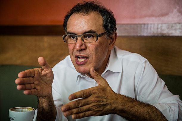 Brasil está à beira do precipício, mas crise pode ser evitada, diz economista