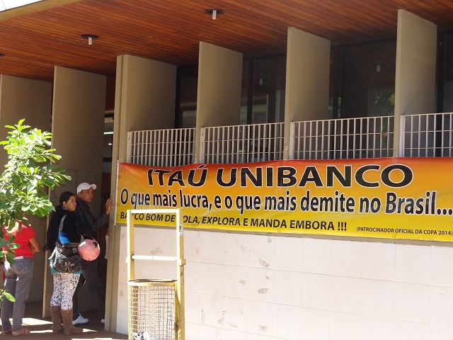 Bancários ‘fecham’ agência do Itaú nesta quarta cobrando segurança