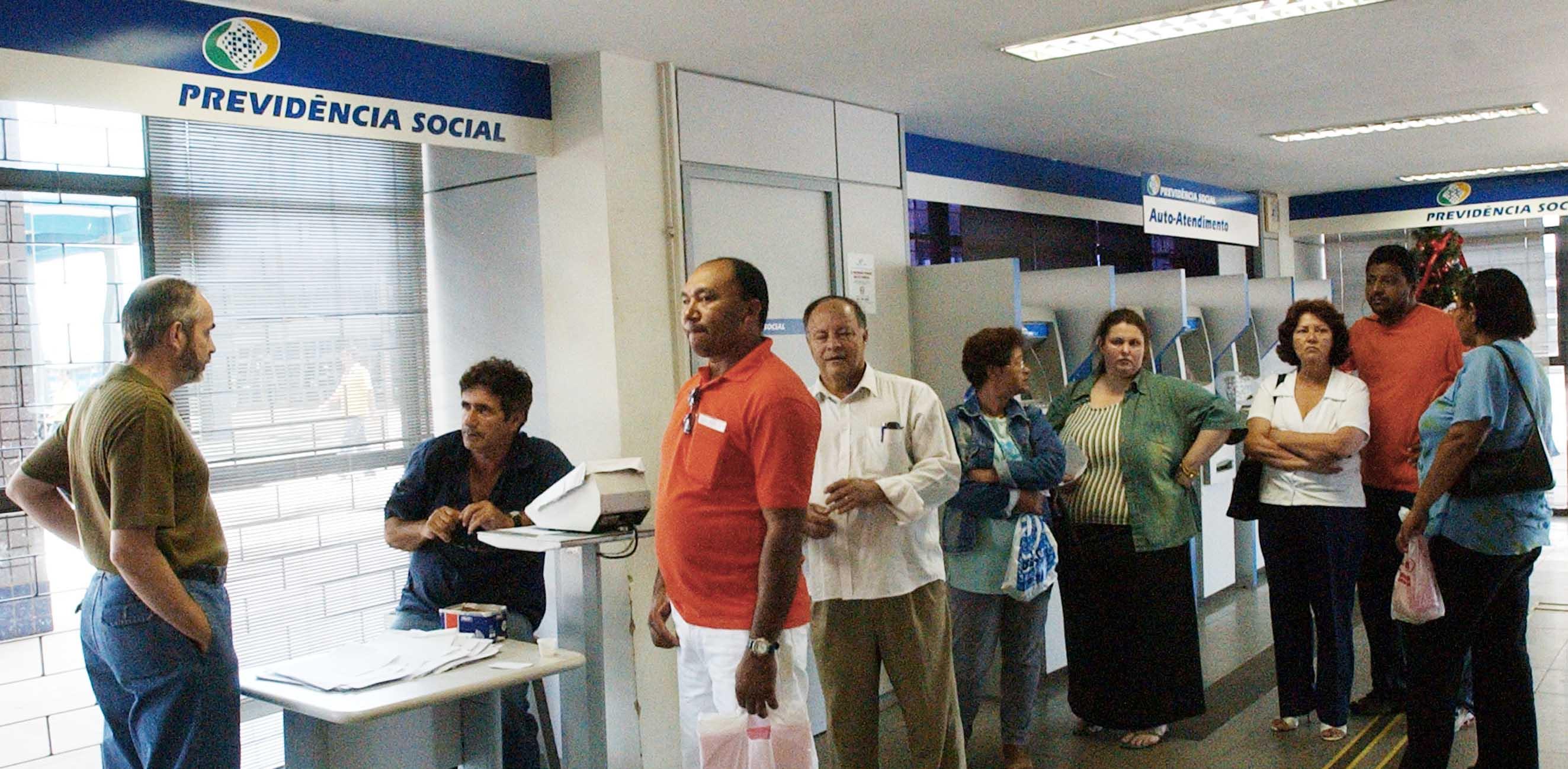Preços de tarifas e serviços de bancos subiram mais que inflação 