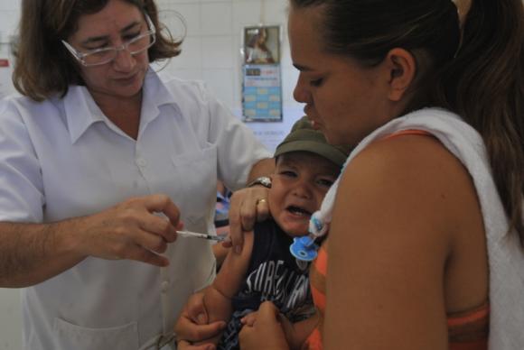 Vacinação contra gripe começa hoje e inclui maior número de crianças