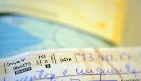 Emissão de cheques sem fundos fica estável em 2013, diz Serasa